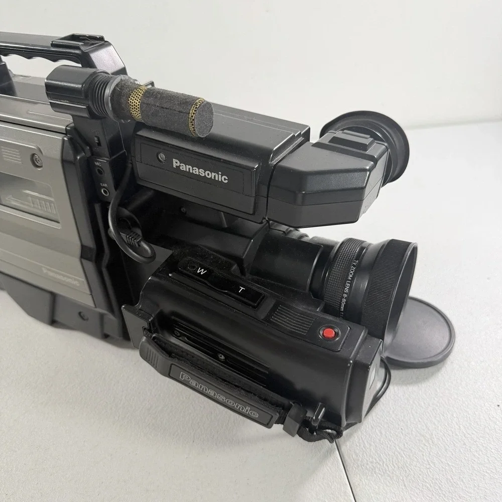 Panasonic AG-450‎ S-VHS Reporter Camcorder AS IS FOR REPAIR READ